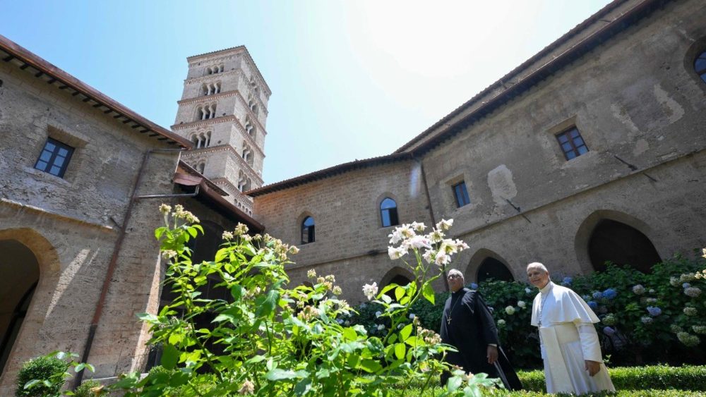 Pàpa Léon XIV na monastele ya Saint-Benoît mpe ya Sainte-Scolastique na Subiaco, o mokolo mwa 22 ya Yuli 2026. 