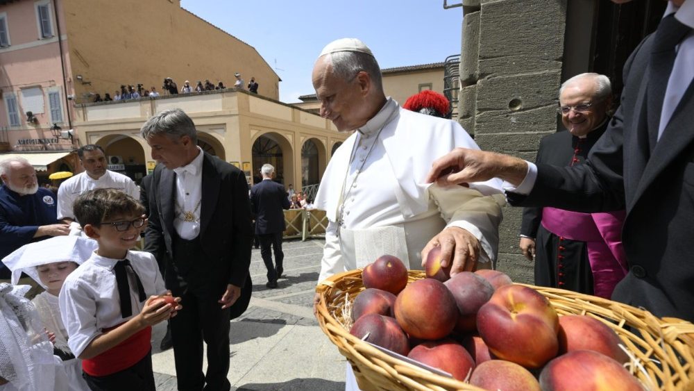 Leon al XIV-lea în mijlocul pelerinilor de la Castel Gandolfo