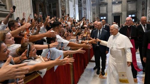 Il Papa: riscoprire la preghiera, dimensione fondamentale della nostra umanit&agrave;