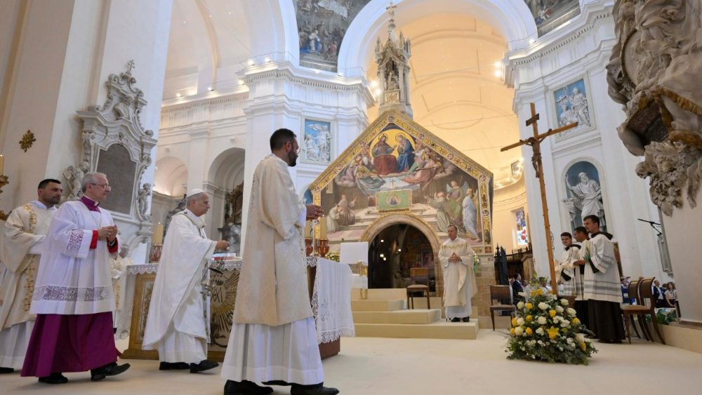 Papa Leon al XIV-lea în bazilica "Santa Maria degli Angeli" din Assisi (6 august 2026)