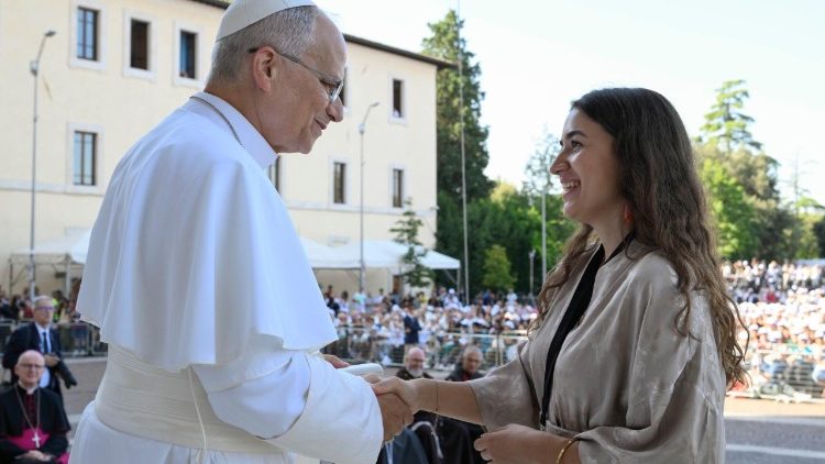 Papst Leo XIV. mit Karolina aus Zagreb