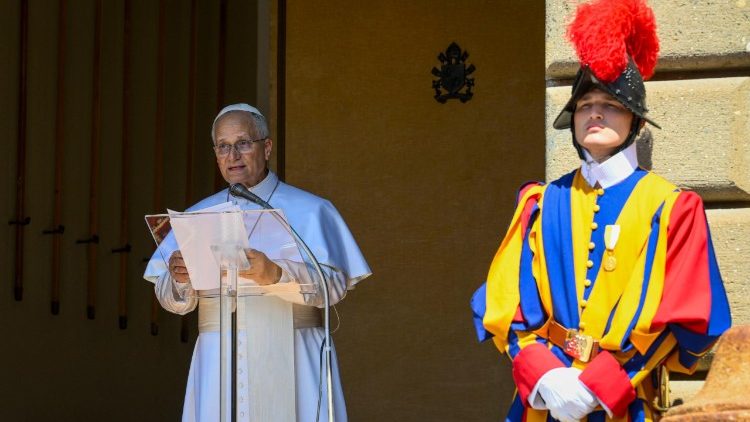 Il Papa durante l'Angelus dell'Assunta a Castel Gandolfo