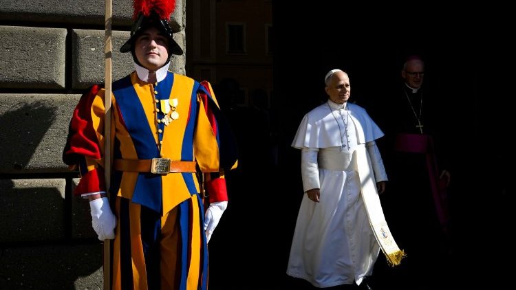 Il Papa esce dal Palazzo Apostolico per andare a presiedere la Messa in occasione della solennit&agrave; di Maria Assunta. 
