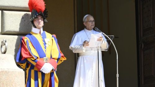 Papst beim Angelus: Gottes Tisch ist f&uuml;r alle gedeckt
