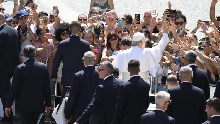 Le pape pendant l'Ang&eacute;lus &agrave; Castel Gandolfo