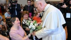 Encuentro del Santo Padre León XIV con personas enfermas, con discapacidad y pobres atendidos por Cáritas