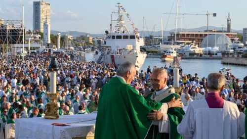 Lev XIV. při mši v Rimini: Buďme hostiteli l&aacute;sky
