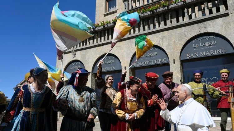Đức Th&aacute;nh Cha ch&agrave;o thăm c&aacute;c t&iacute;n hữu San Marino