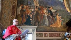 Papa Leone mentre legge il suo discorso alle autorità e alla società civile nel Palazzo Pubblico di San Marino.