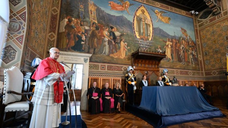 Encuentro del Papa en el Sal&oacute;n del Gran y General Concilio en la Rep&uacute;blica de San Marino