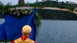 Procesión mariana en el lago de Albano presidida por el Papa León XIV, en Castel Gandolfo, sábado 29 de agosto de 2026.
