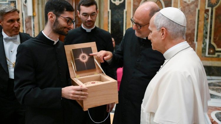 Il dono dei seminaristi al Papa. 
