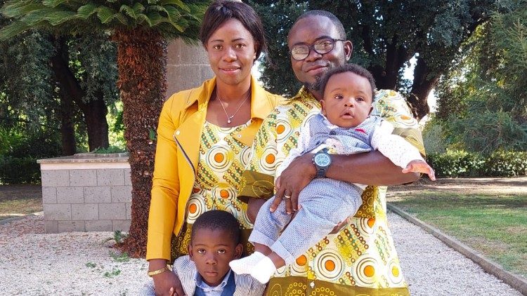 Raoul et Irene Bwalwele porteront la Croix du Christ à la Via Crucis au Colisée, avec le Pape, le 15 avril 2022.