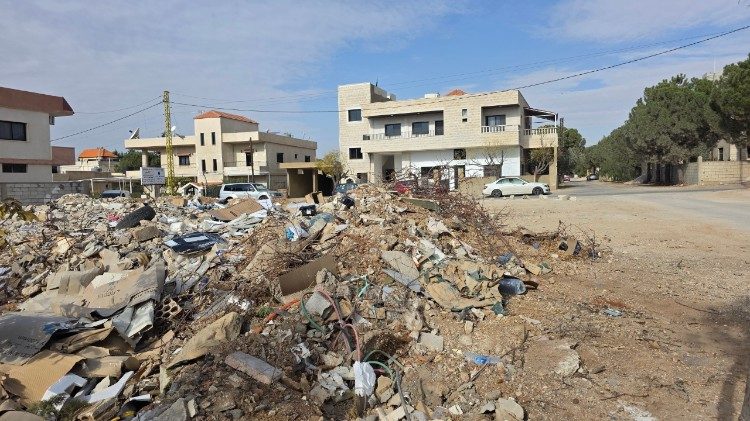 La maison d'abdo, au fond et devant, le garage du Hezbollah bombardé par l'armée israélienne