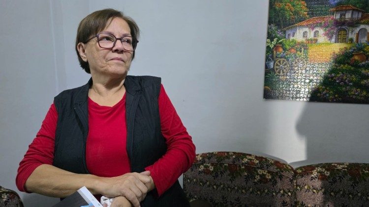 Annie, devota de San Charbel, en el Líbano.