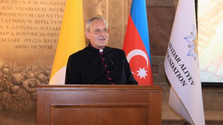 M&uuml;qəddəs Arxeologiya &uuml;zrə Pontifik Komissiyasının prezidenti Pasquale Yakobone 