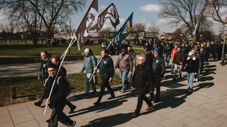 Rycerze Kolumba na marszu