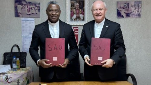 The agreement was signed by the rectors: Fr. Prof. Thomas Bienvenu Tchoungui of UCAC and Fr. Prof. Mirosław Kalinowski of KUL