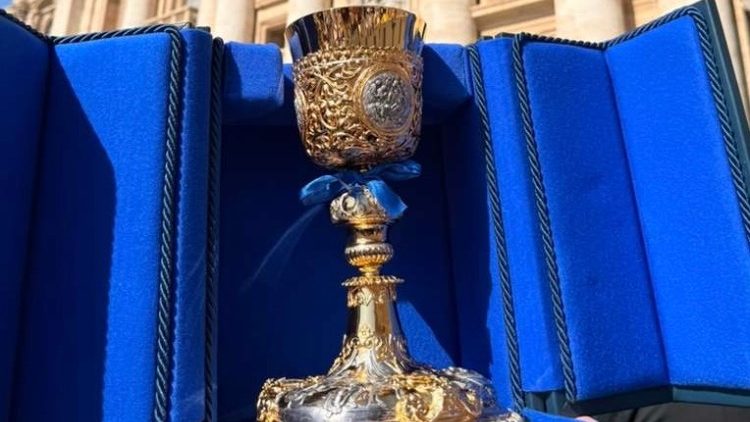 Papież pobłogosławił kielich zaprezentowany przez Polsko-Słowiańską Federalną Unię Kredytową
