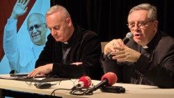 Mgr David, archevêque de Monaco (à droite) et le père Venard, responsable de la communication du diocèse