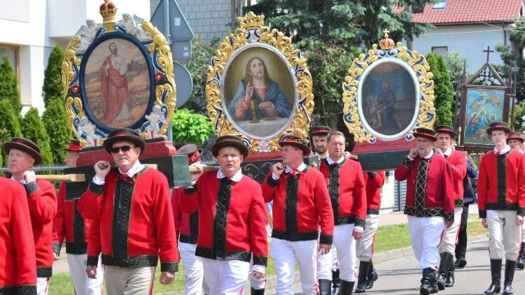 Procesja Bożego CIała w Myszyńcu, to wyraz głębokiej wiary, a także bogatych tradycji ludowych Kurpiowszczyzny