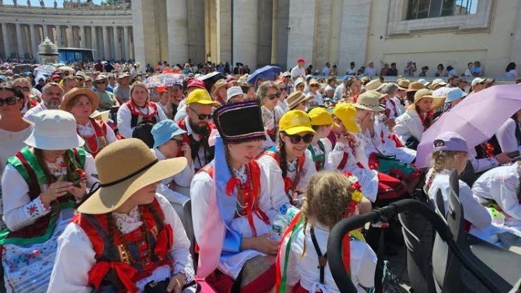 Dla wielu młodych mieszkańc&oacute;w Myszyńca jest to pierwsza wizyta w Watykanie