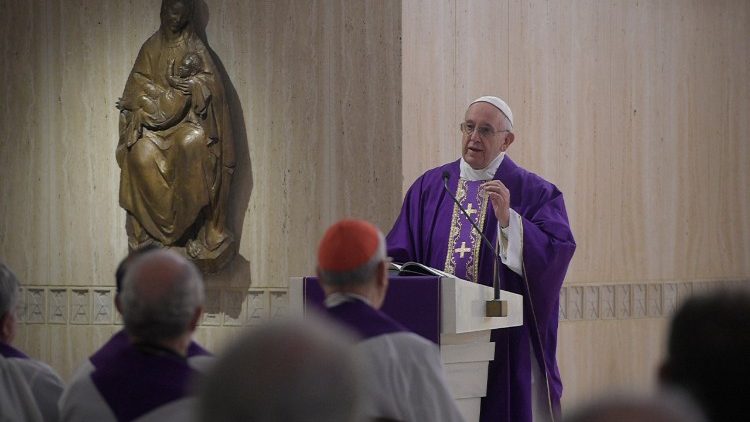 papa Francesco casula viola