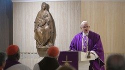 Papa Francisco durante Missa na capela da Santa Marta