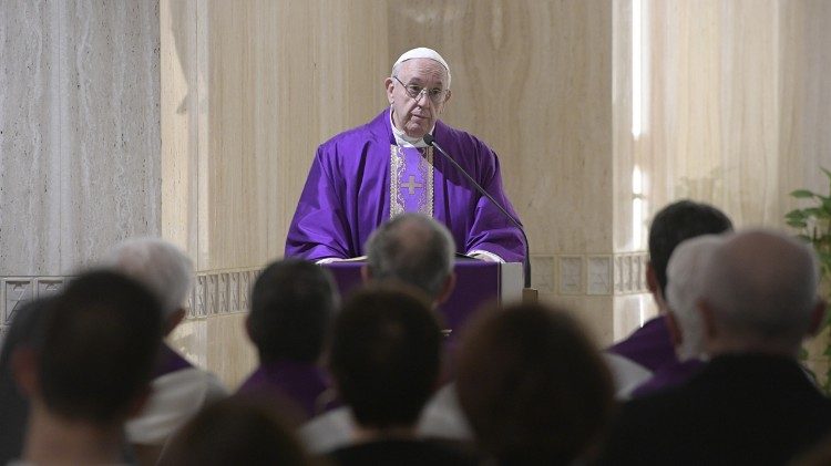 Papa Francesco oggi durante l'omelia alla Messa a Casa santa Marta