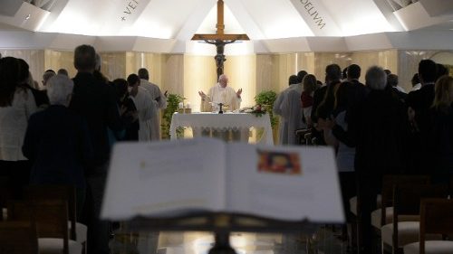 Papa: no a “pezzettini di dolce vita”, la gioia cristiana è la pace