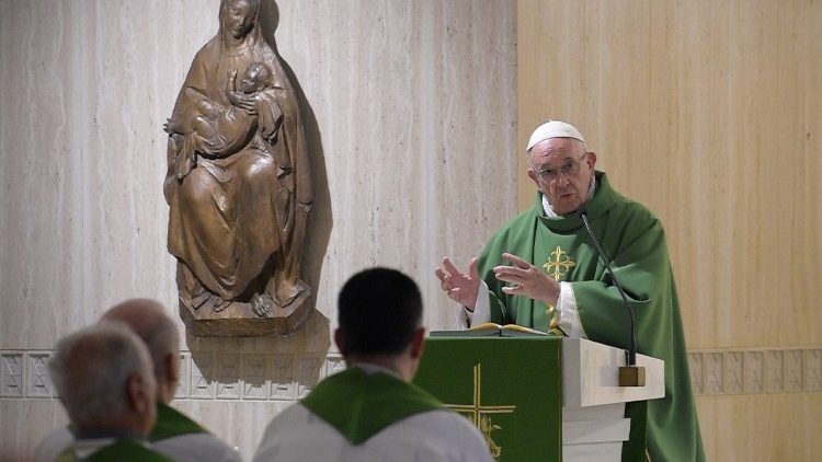 Le Pape célébrant la messe du 15 juin 2018 à la Maison Sainte-Marthe.