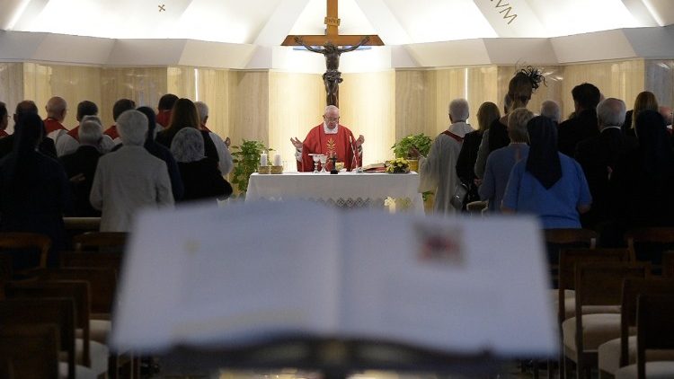 Le Pape François célébrant la messe à la chapelle de la Maison Sainte-Marthe, le 1er juin 2018.