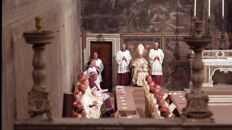 Johannes Paul II. in der Sixtinischen Kapelle