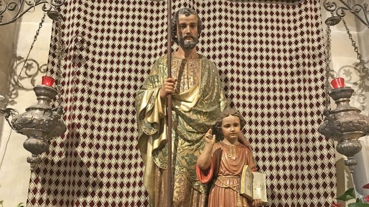 2018.08.16 Nazaret, socha sv. Josefa dělníka s Dítětem