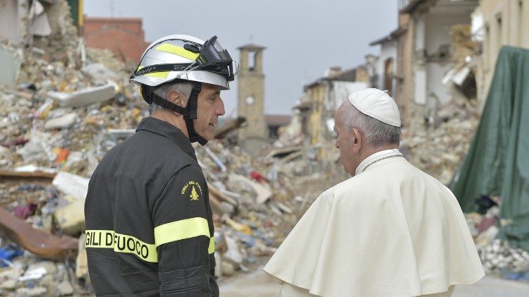 Papa Leo XIV: Kumbukizi endelevu la tetemeko la ardhi lililotokea usiku wa kuamkia tarehe 24 Agosti 2026 na kuathiri vibaya eneo la katikati ya mwa Italia hasa mikoa ya Marche, Umbria na Lazio