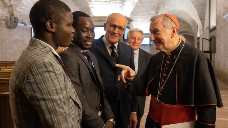 Il cardinale Parolin incontra i giovani di Rondine e il presidente Franco Vaccari: è l'autunno del 2018