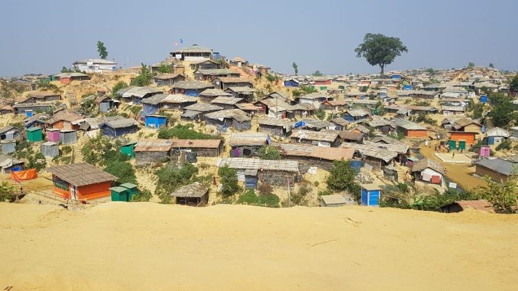 Các lều tạm trong trại tị nạn của người Rohingya tại Bangladesh