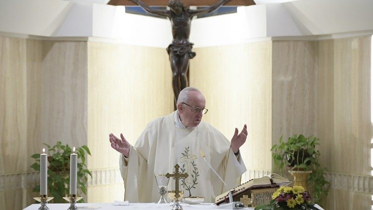 Il Papa celebra Messa a Casa Santa Marta 