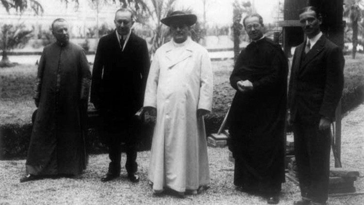  Papa Pio XI con Guglielmo Marconi