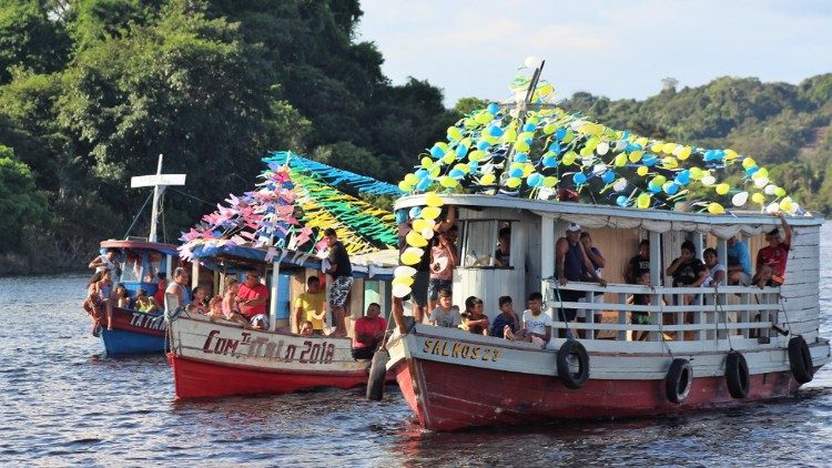 Procissão no Rio Sao Pedro, Comunidade Bela Vista, Manaus