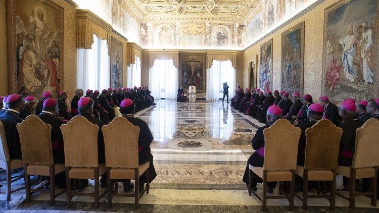 ഭാരതത്തിലെ മെത്രാൻ സമിതി അംഗങ്ങൾ ഫ്രാൻസിസ് പാപ്പായെ സന്ദർശിച്ചപ്പോൾ  