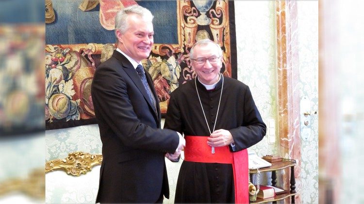 Litauens Präsident Gitanas Nausėda mit Pietro Parolin bei einem Treffen im Jahr 2019 (Archivbild)