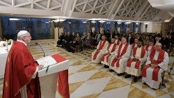 El Papa Francisco celebra la misa matutina en la capilla de la Casa de Santa Marta