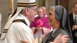 Santa Messa, inizio del ministero petrino, Papa francesco incontra suor Ana Rosa Sivori