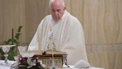 Papa Francesco alla Messa mattutina a Casa Santa Marta 