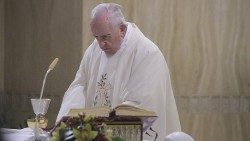 Papa Francesco celebra la Messa mattutina a Casa Santa Marta