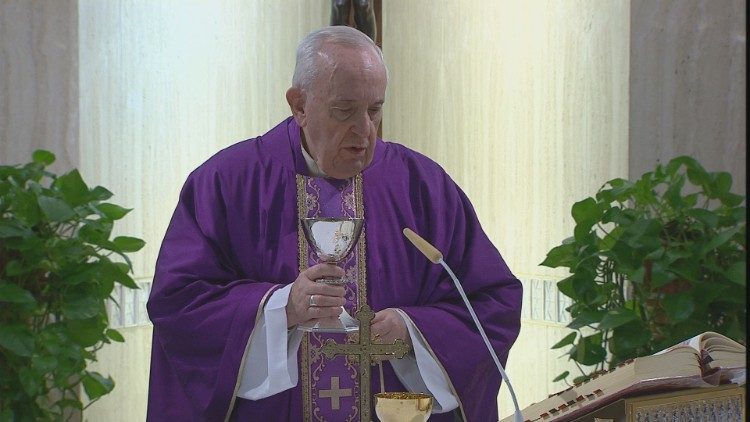 2020.03.27 Papa Francesco celebra la Messa a Casa Santa Marta