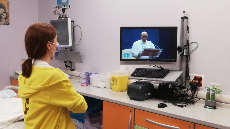 La preghiera del Papa seguita dall'Ospedale Bambin Gesù