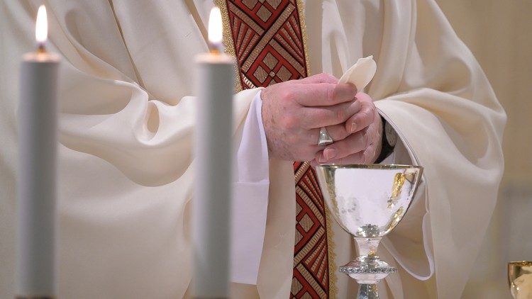 Papa Francesco durante la Santa Messa mattutina