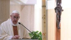 2020.04.20 Papa Francesco celebra la Messa in casa Santa Marta